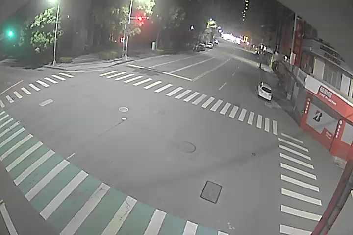 安和路/福泰街(右側車流往臺灣大道)