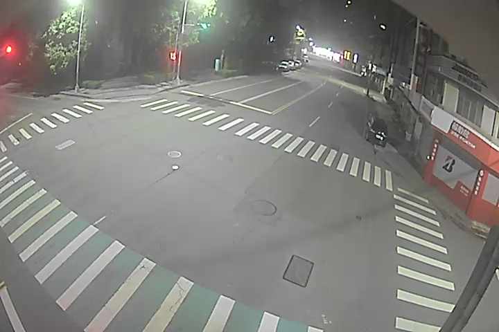 安和路/福泰街(右側車流往臺灣大道)