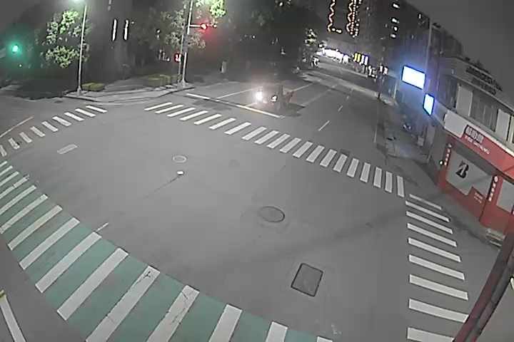 安和路/福泰街(右側車流往台灣大道)