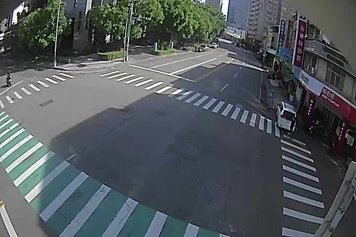 安和路/福泰街(右側車流往台灣大道)