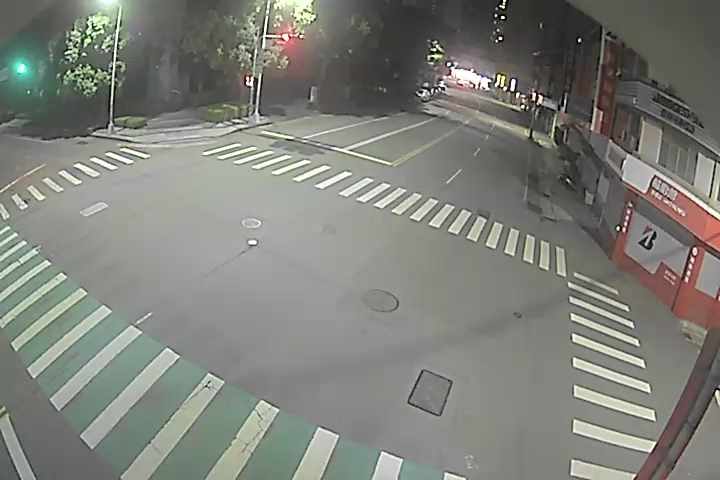 安和路/福泰街(右側車流往台灣大道)