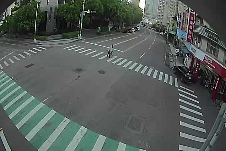 安和路/福泰街(右側車流往台灣大道)