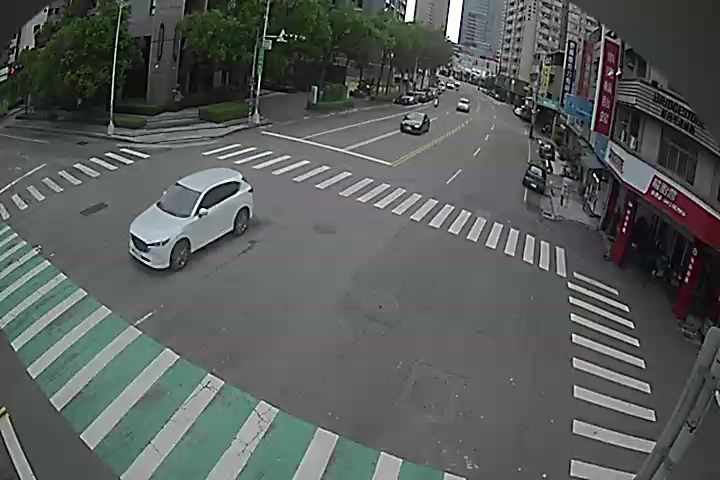 安和路/福泰街(右側車流往台灣大道)