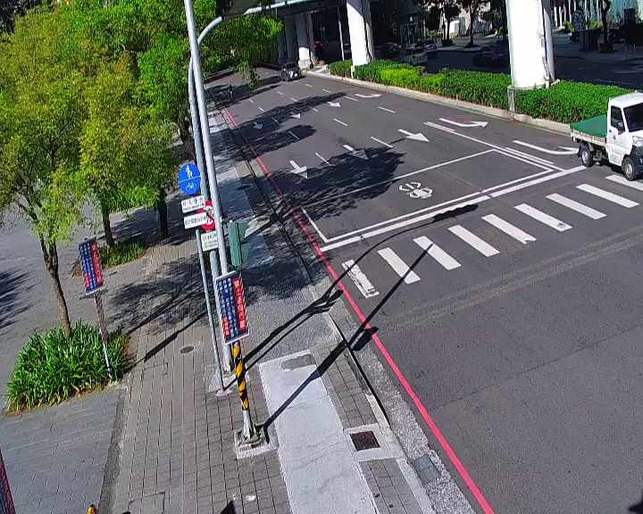 文心路/大墩十九街(右側車流往台灣大道) Wenxin Rd/Dadun 19th St.(Right side Traffic flow to Taiwan Blvd)