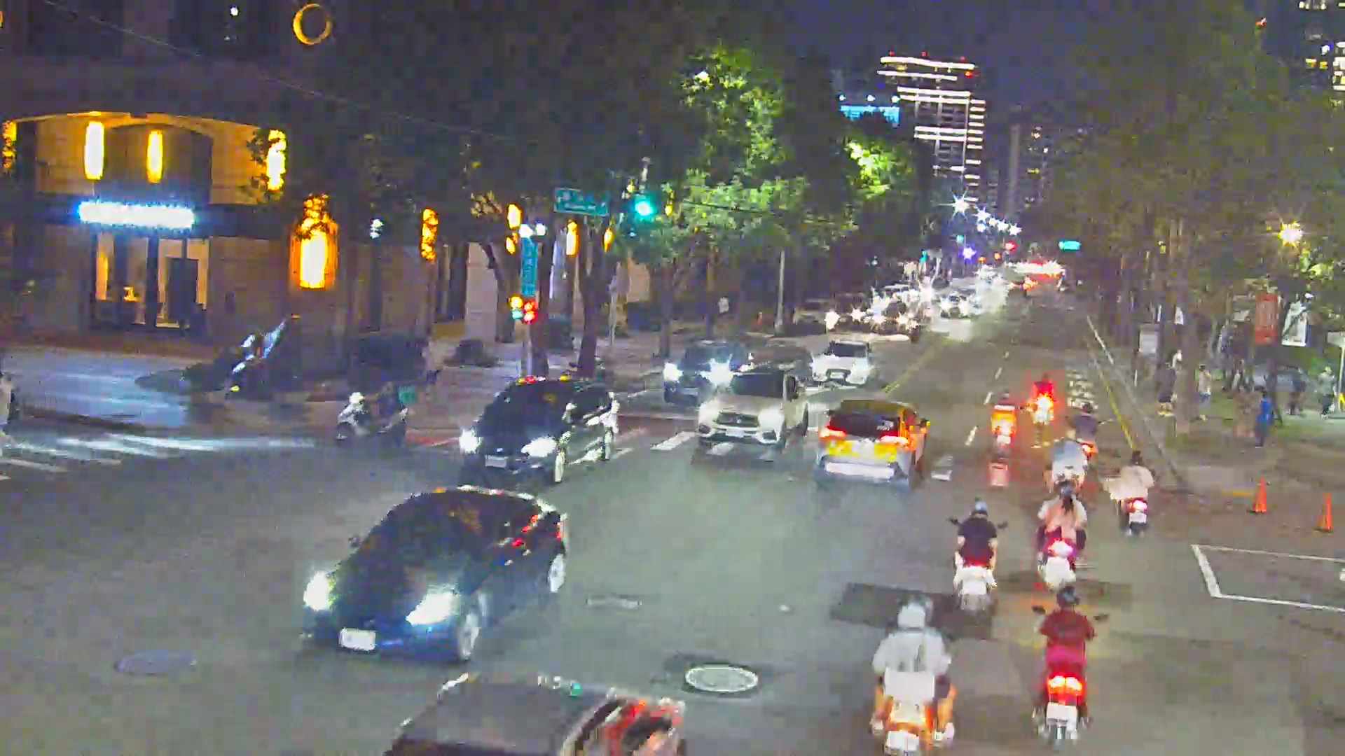 向上路/惠文路(右側車流往環中路)