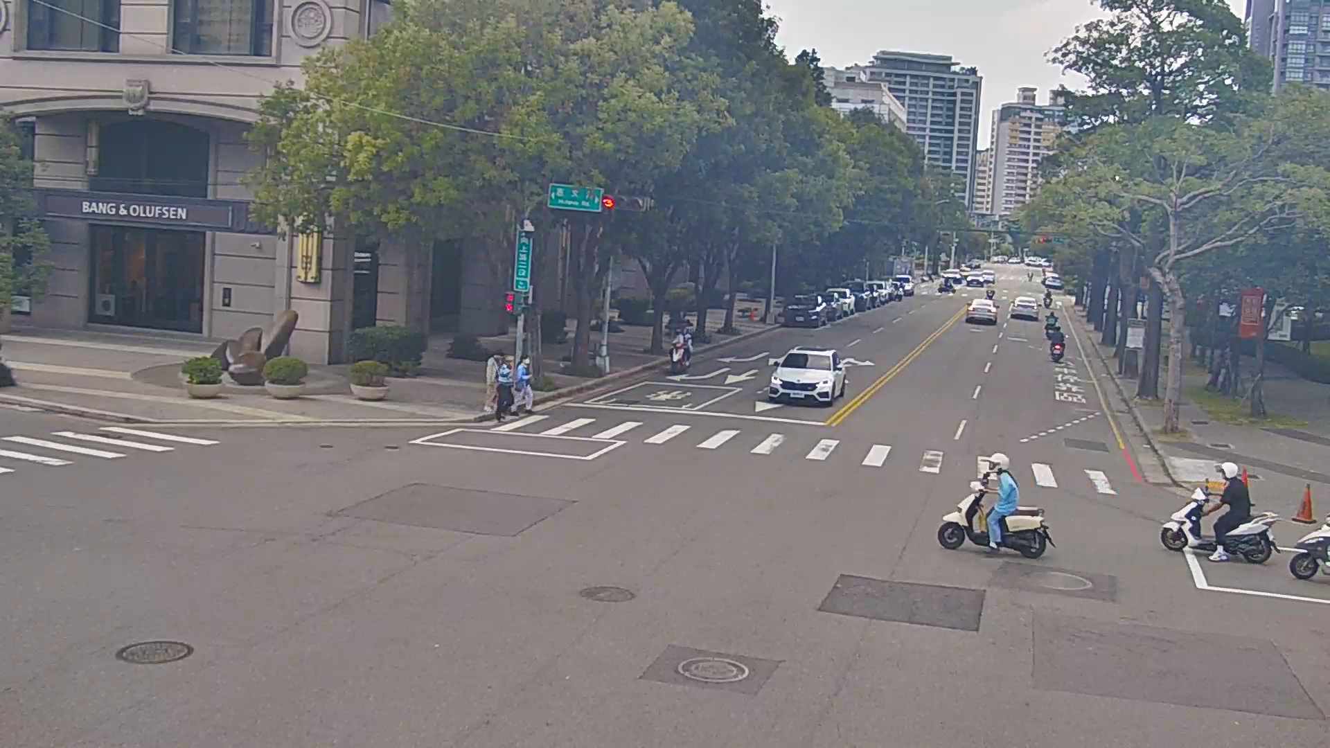 向上路/惠文路(右側車流往環中路)