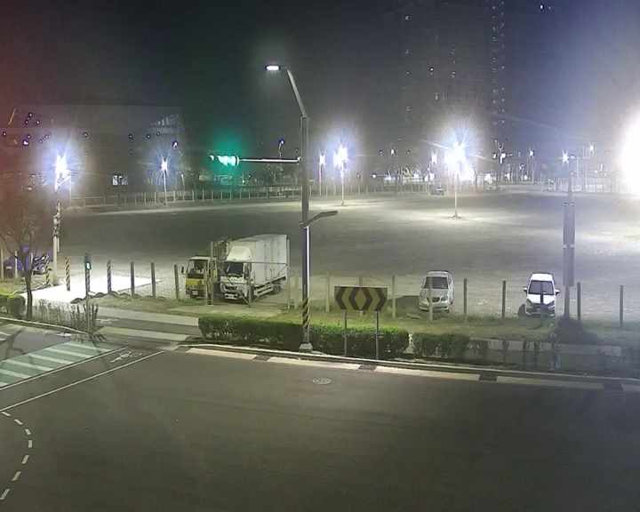 中科路/經貿八路(右側車流往環中路)