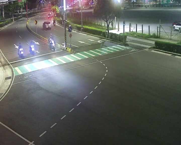 中科路/經貿八路(右側車流往環中路) Zhongke Rd/Jingmao 8th Rd (Right side Traffic flow to Huanzhong Rd)