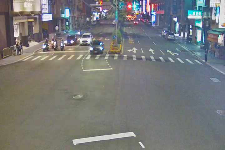 五權西路/惠文路(右側車流往文心路)