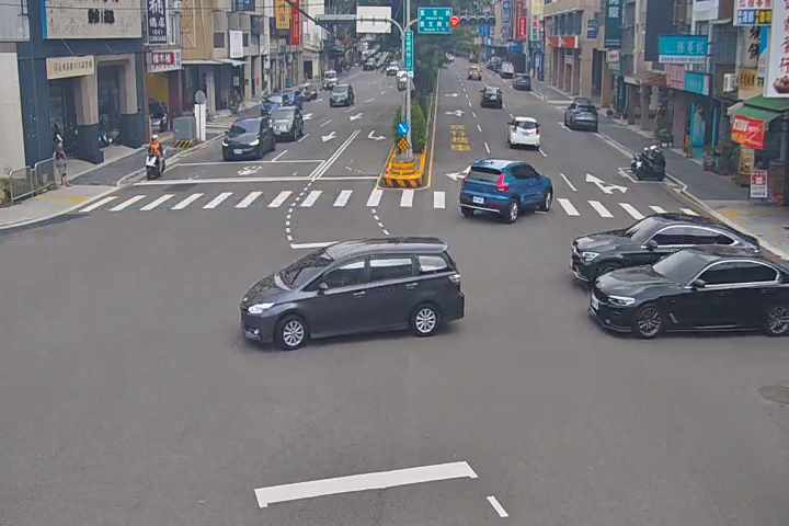 五權西路/惠文路(右側車流往文心路)