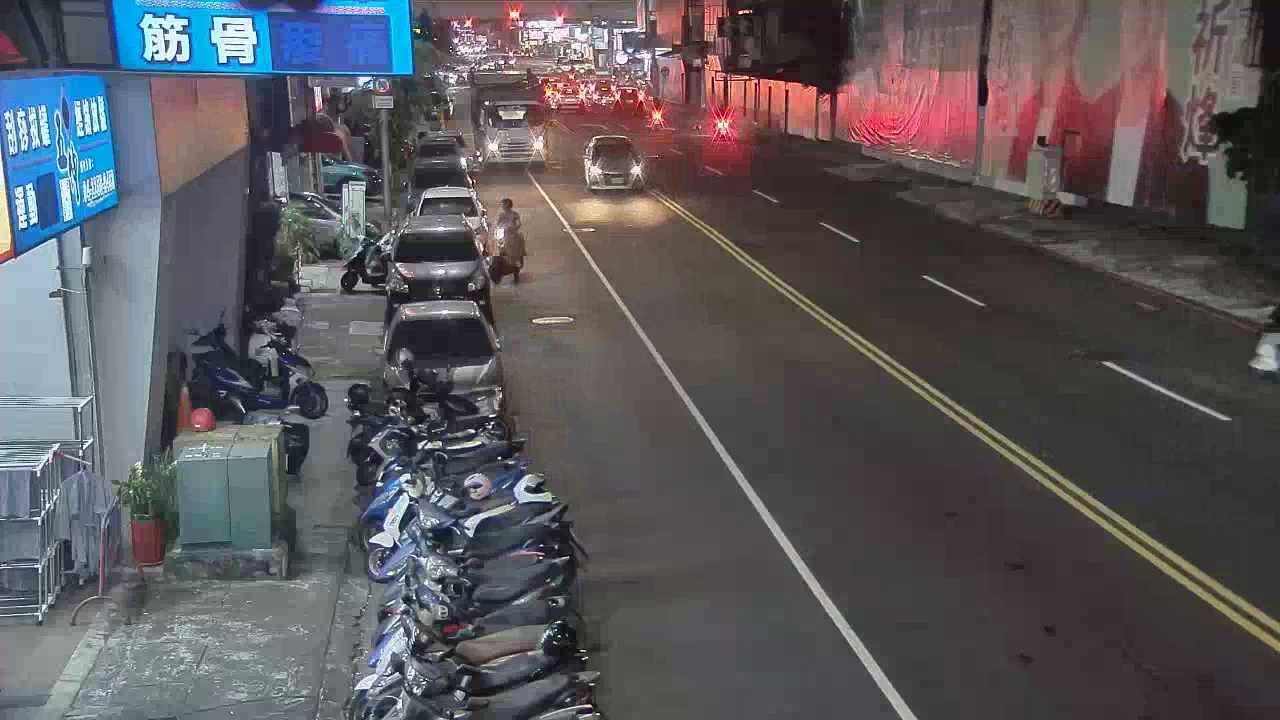 黎明路/朝馬路(右側車流往台灣大道)