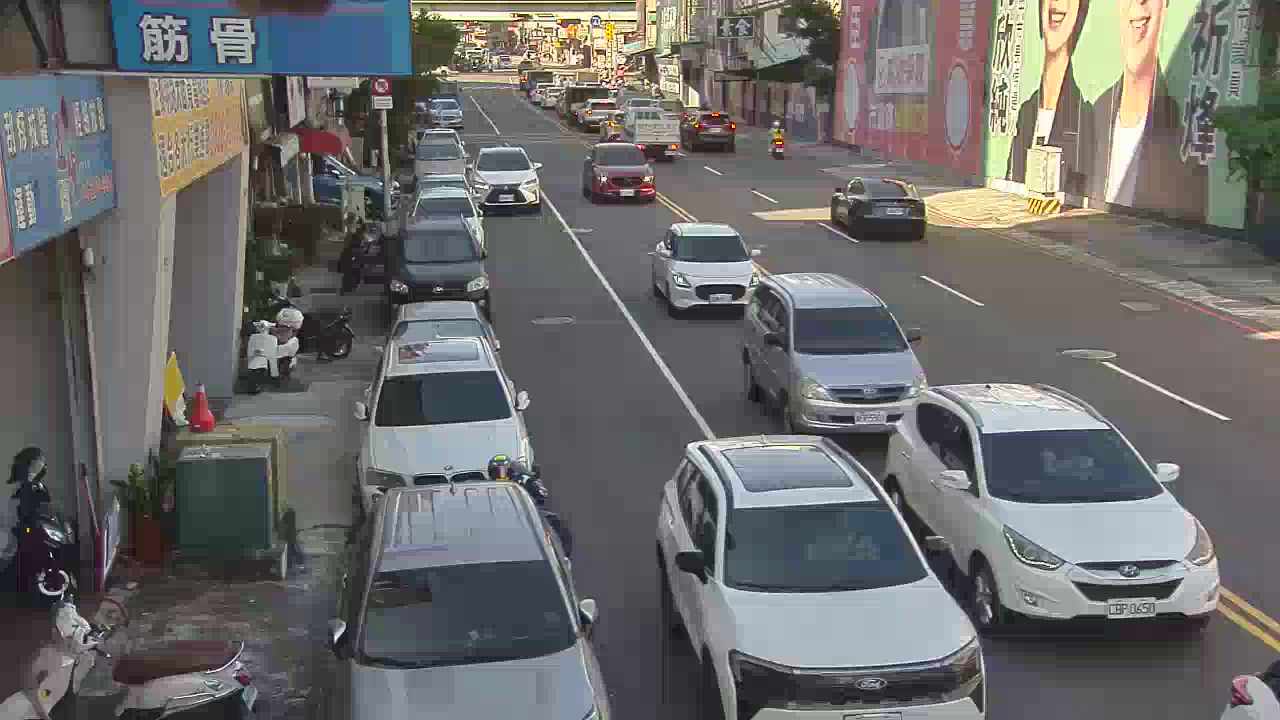 黎明路/朝馬路(右側車流往台灣大道)