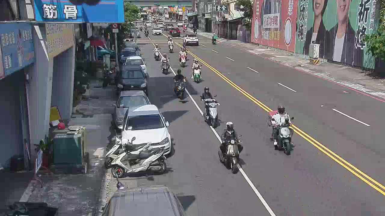 黎明路/朝馬路(右側車流往台灣大道)