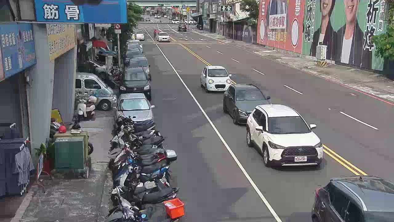 黎明路/朝馬路(右側車流往台灣大道)