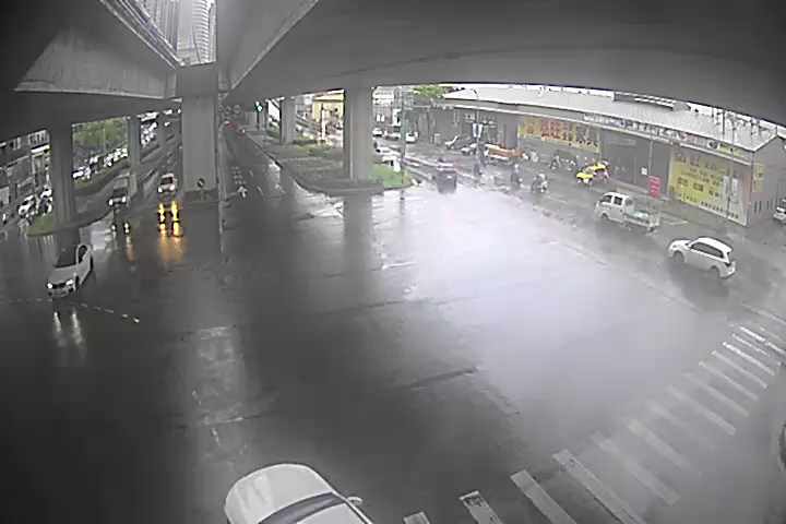 環中路/青海路(右側車流往臺灣大道)