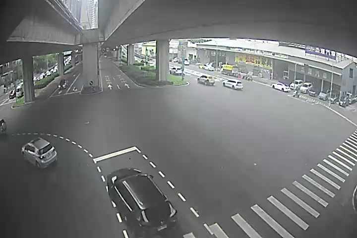 環中路/青海路(右側車流往台灣大道)