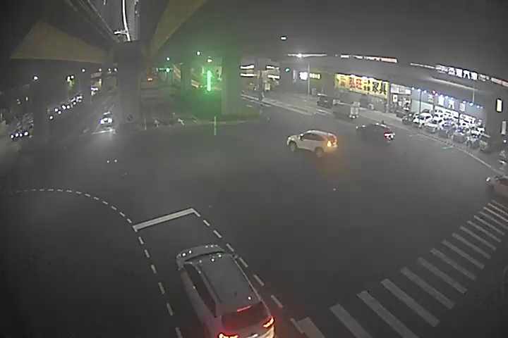 環中路/青海路(右側車流往台灣大道)