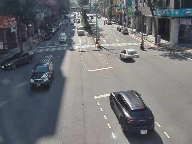 公益路/黎明路(右側車流往環中路)