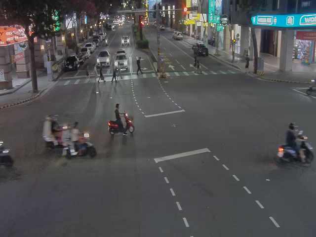 公益路/黎明路(右側車流往環中路)