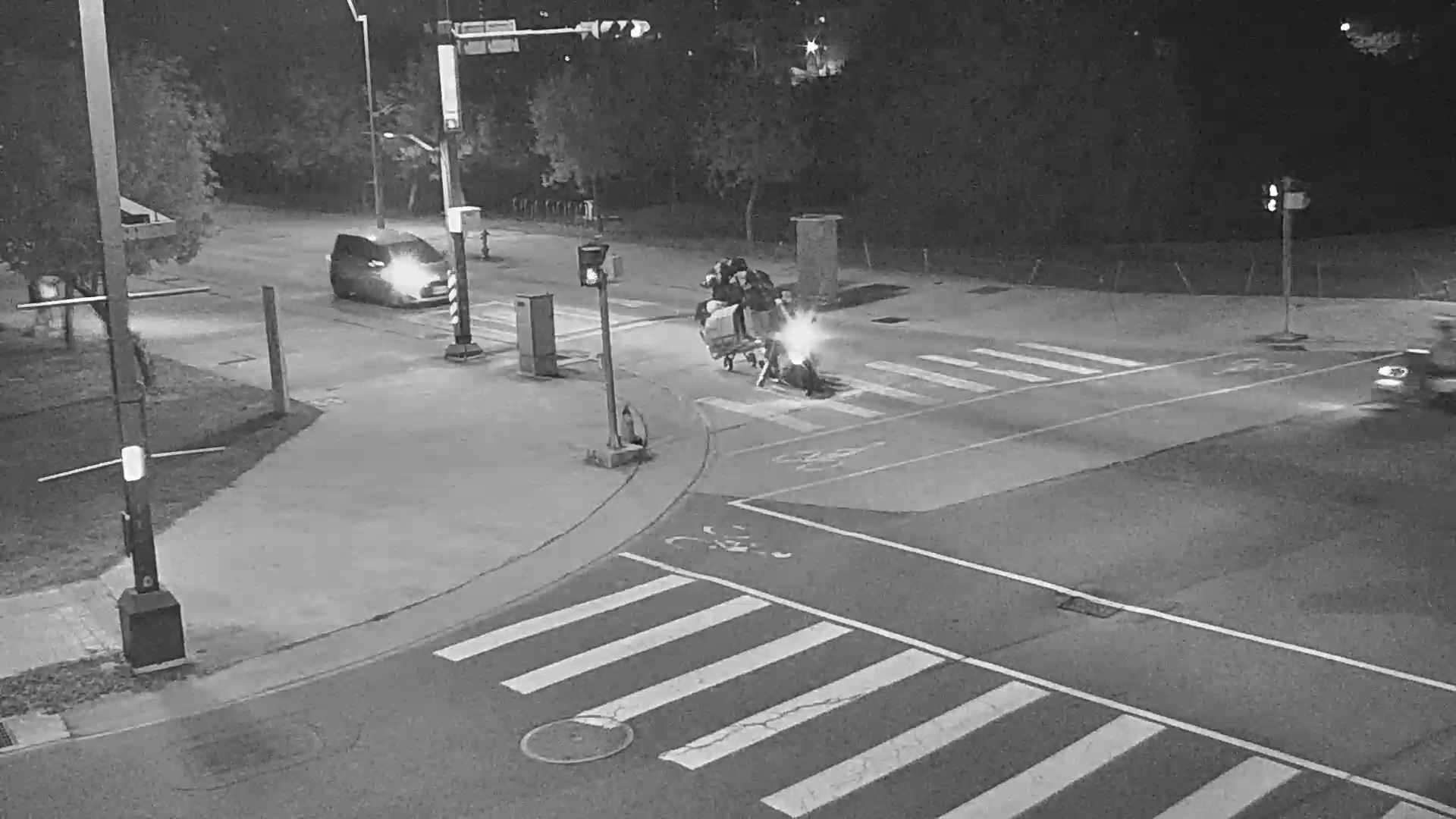 大鵬路/中科路(右側車流往中清路)