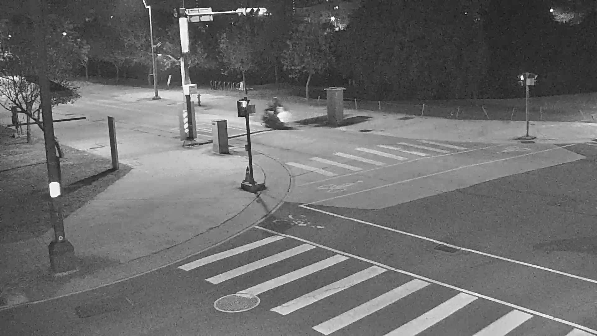 大鵬路/中科路(右側車流往中清路)