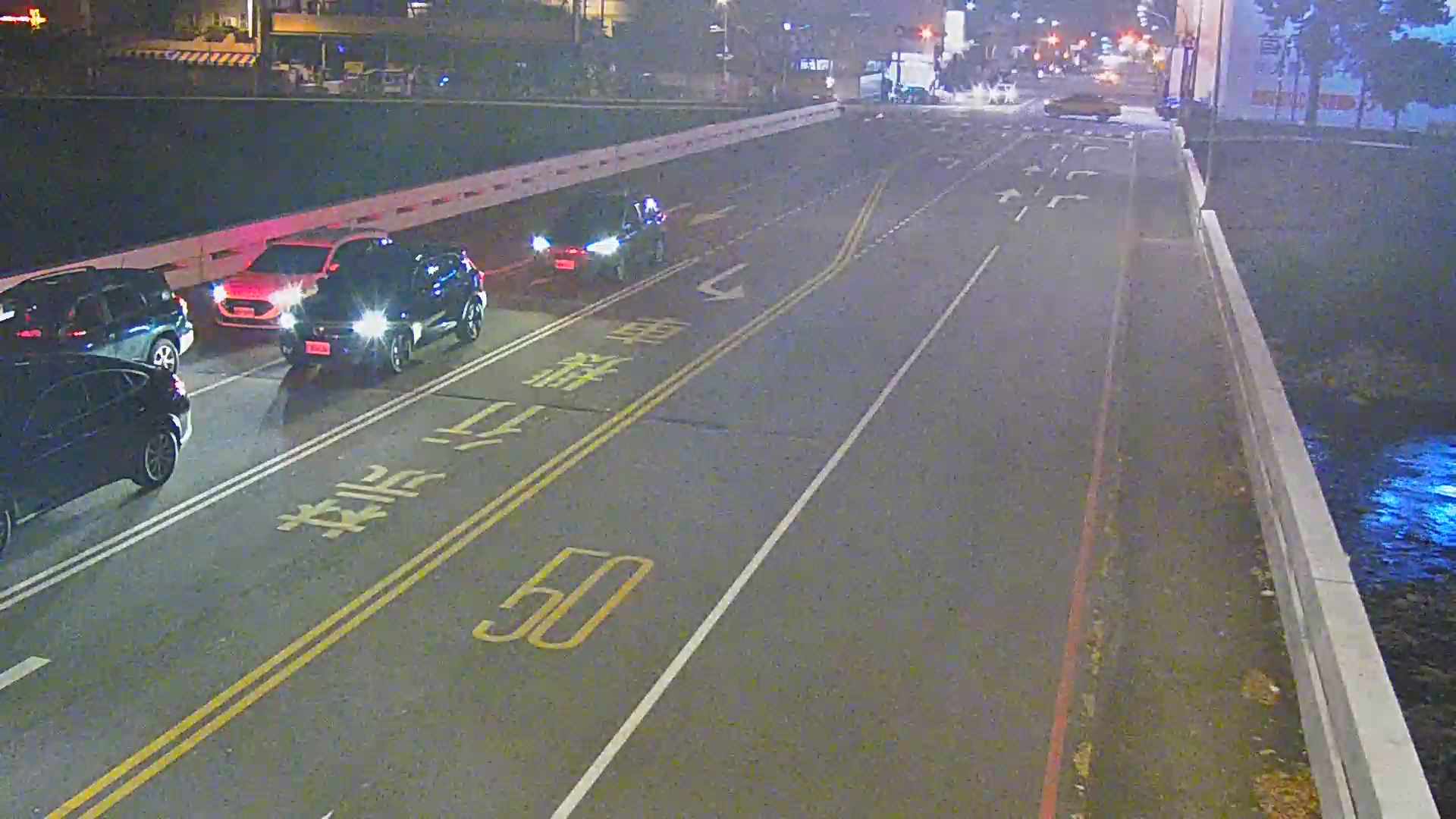 精武路/旱溪東路(右側車流往進化路)