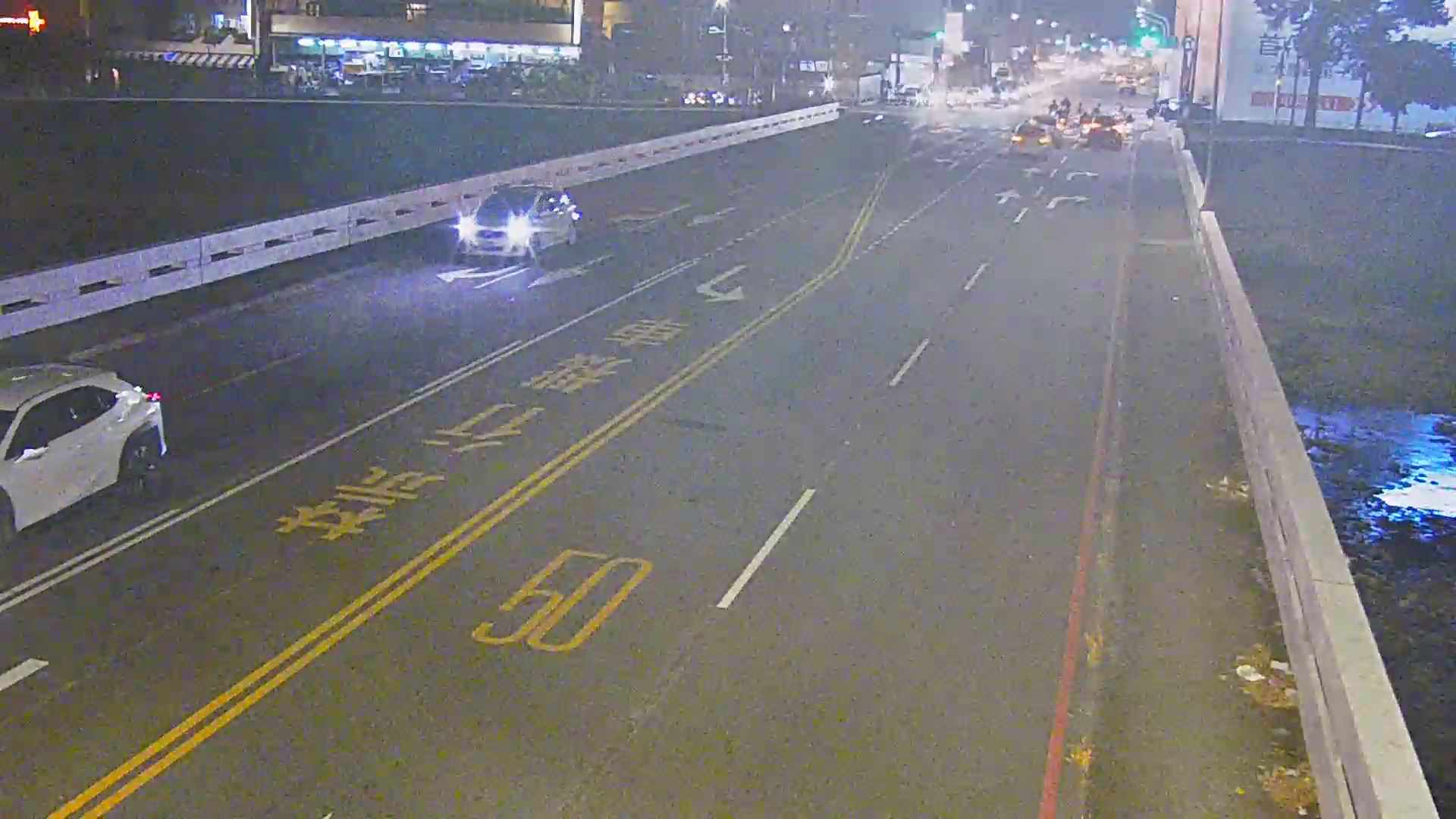 精武路/旱溪東路(右側車流往進化路)