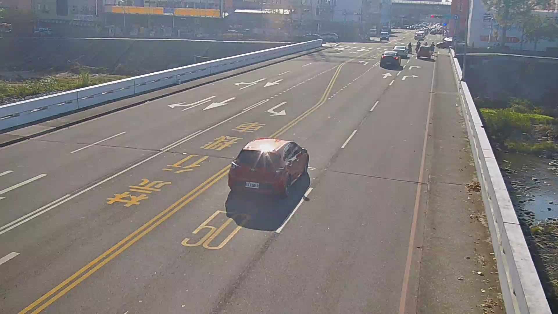 精武路/旱溪東路(右側車流往進化路)