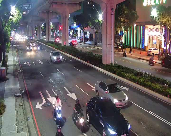 文心南路/文心南六路(右側車流往五權西路)