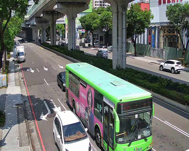 文心南路/文心南六路(右側車流往五權西路)Wenxin S. Rd./ Wenxin S. 6th Rd.(Right side Traffic flow to Wuquan W. Rd.)